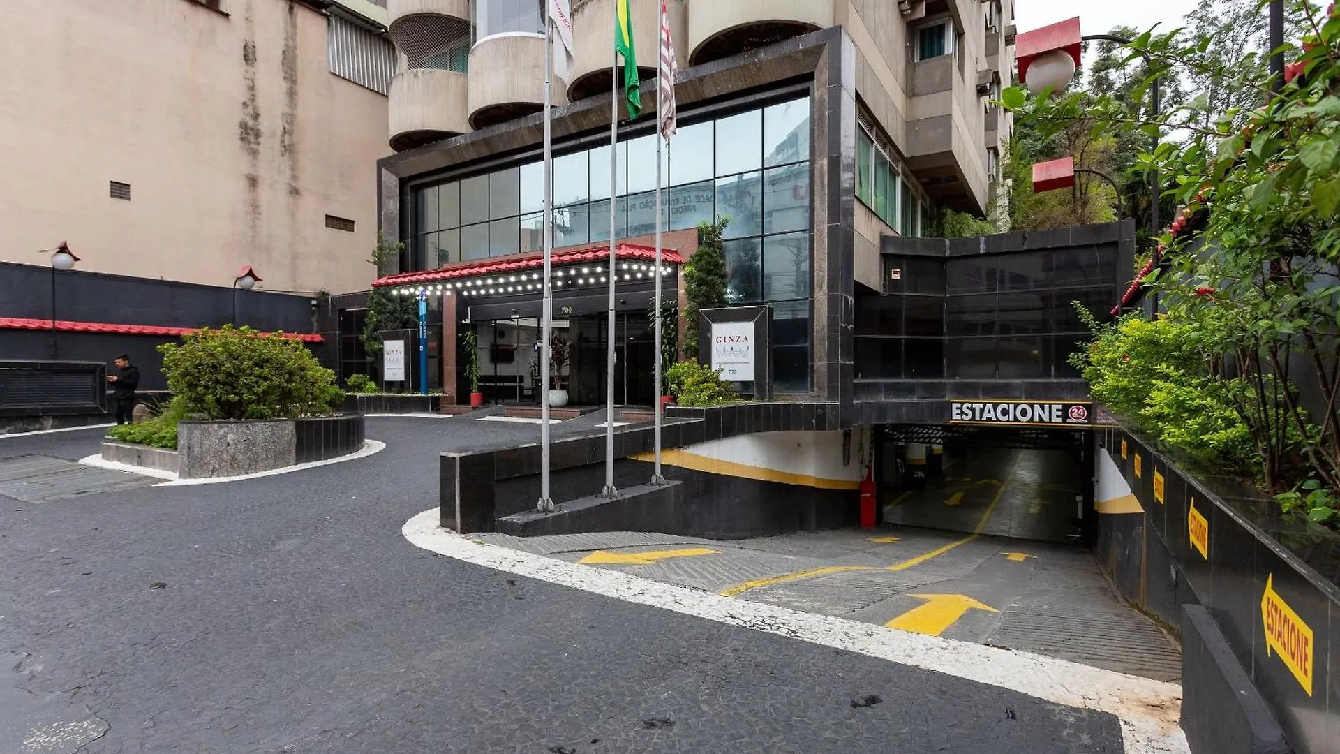Impecavel C/ Garagem Prox Metro Hospitais E Mto +! Brasil